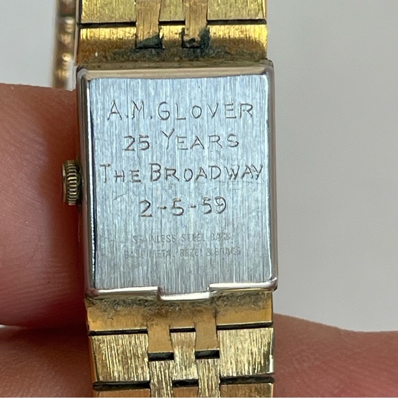 Wittnauer Romance Vintage Womens Gold Tone Watch Needs Battery - Picture 6 of 10